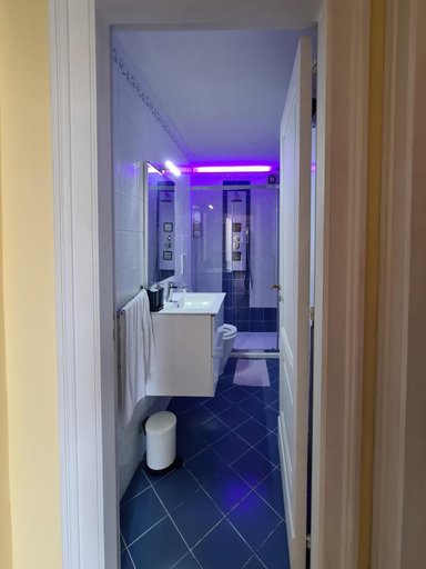 Bathroom 3, Maria Mari house, Napoli