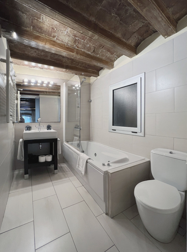 Bathroom 4, Stay U-nique Apartments Plaça Universitat, Barcelona