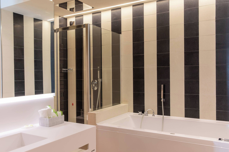Bathroom 4, Courtyard by Marriott Venice Airport, Venezia