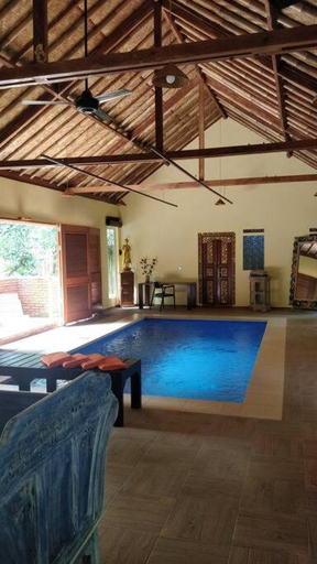 Swimming Pool 13