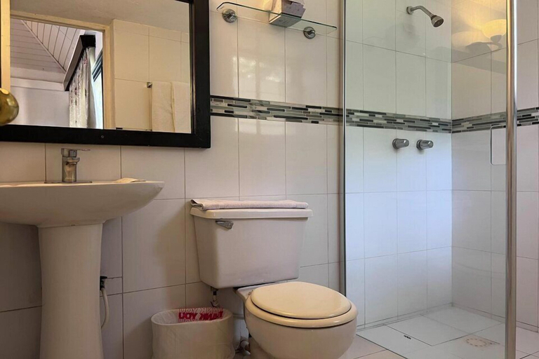 Bathroom 3, Visa Lodge, Port-au-Prince