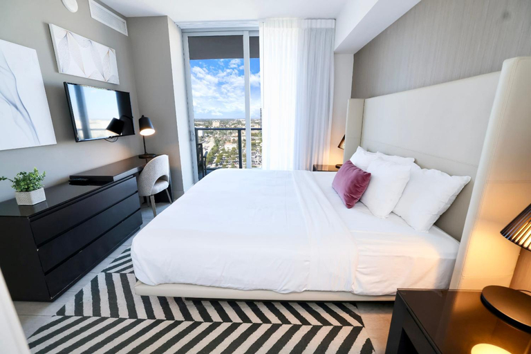 Bedroom 3, Zen Beach House Luxury 1-Bedroom Intracoastal Views, Broward