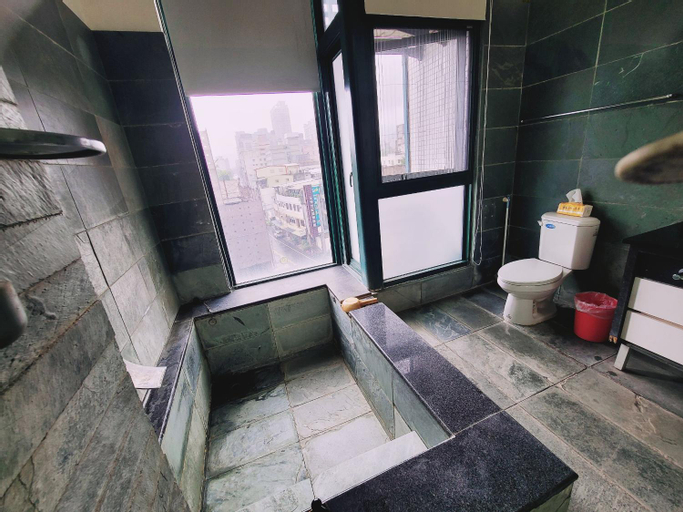Bathroom 13
