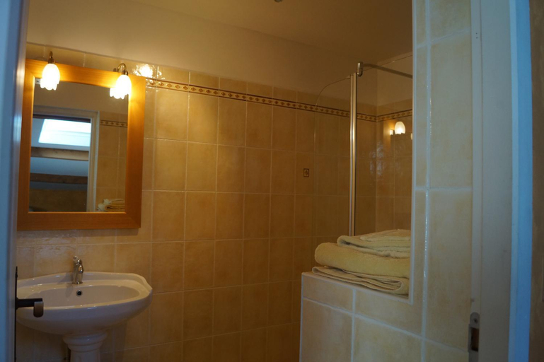 Bathroom, Chateau Le Livey, Gironde