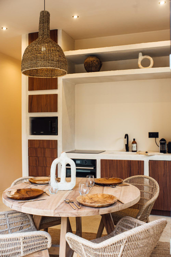 Others 4, Villas Alemagou, Var
