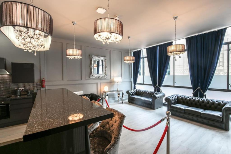 Others 4, The V.I.P Suite - Sleeps 24! Best for large groups, Sefton