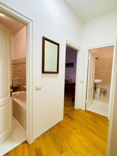 Others 5, Casa Potito, Genova