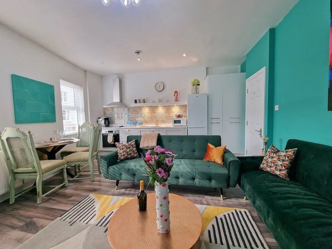 Others 4, Eclectic 1BD in the Heart of Cheltenham, Gloucestershire