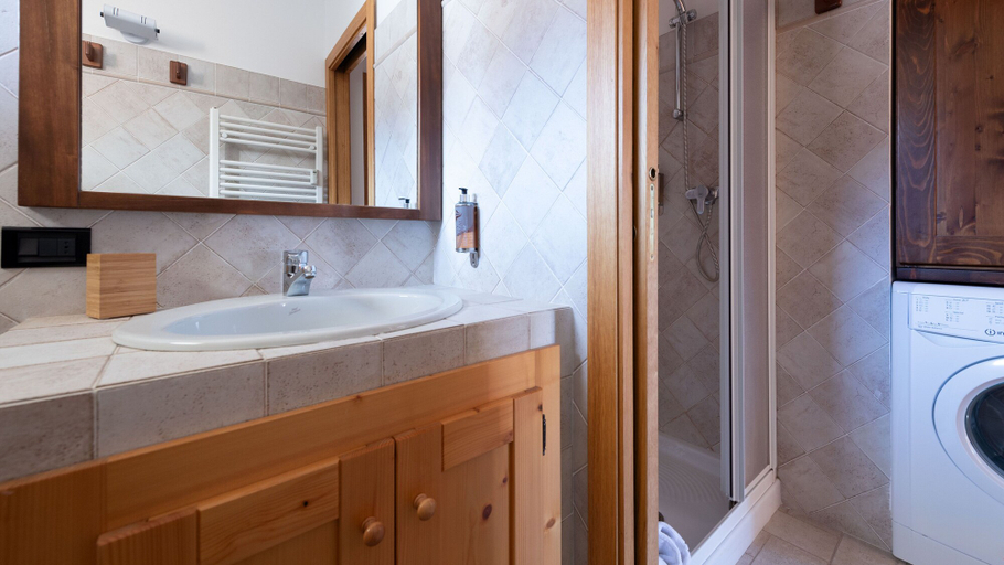 Bathroom 4, Osteglio 15 Frodolfo, Sondrio