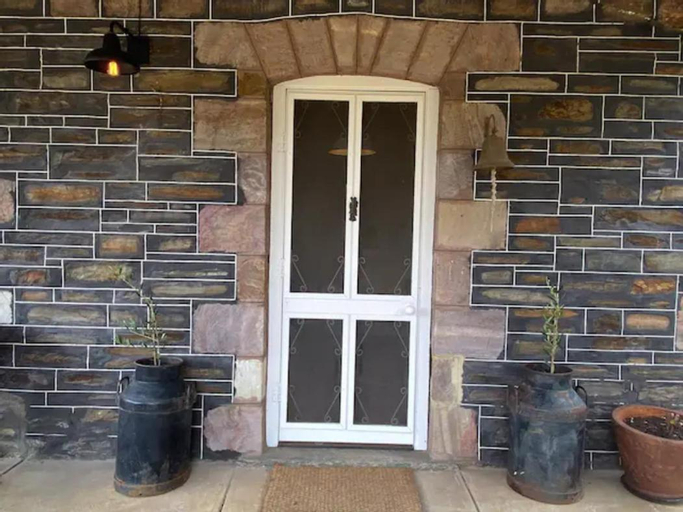 Randell Cottage - Adelaide Hills - Cosy Rustic Hideaway, Adelaide