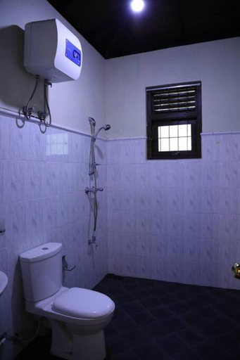 Bathroom 4, Fairland bungalow, Yatinuwara