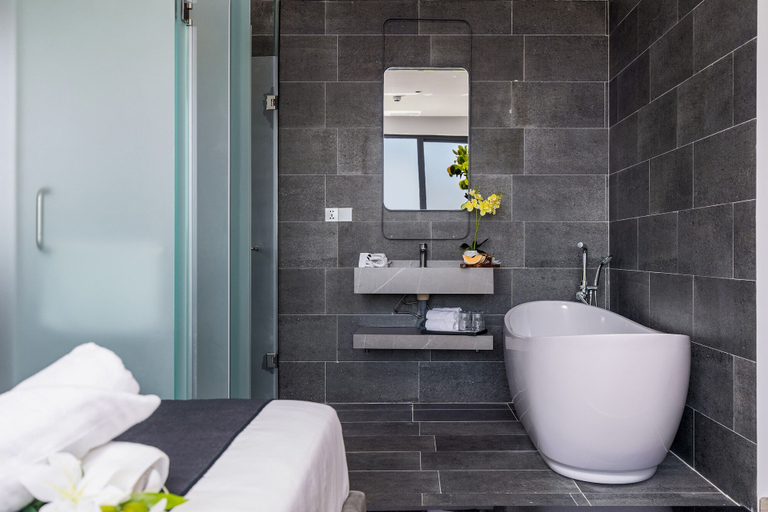 Bathroom 5, JBAY Beachfront Boutique Hotel, Da Nang