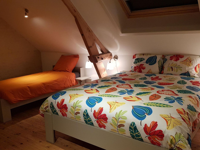 Room 4, Holiday Home With Pond in Poperinge, West-Vlaanderen