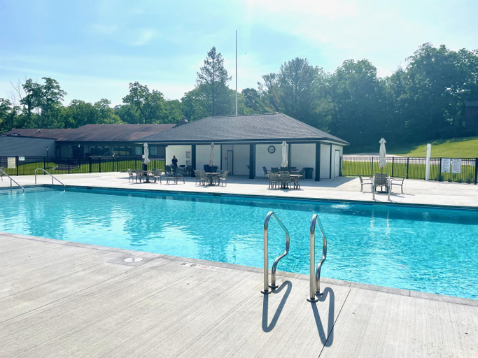 Sport & Beauty, Newly Remodeled Mid-Century Modern Lake Condo, Walworth