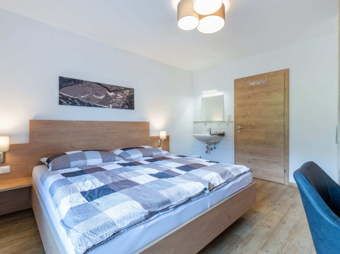 Bedroom 4, Beautiful Apartment in Salzburg With Balcony, Zell am See