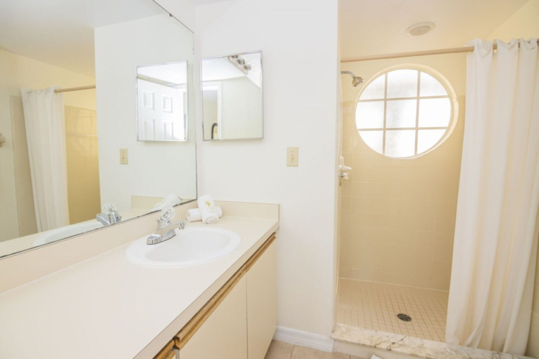 Bathroom 3, Laguna Bay 007, Osceola