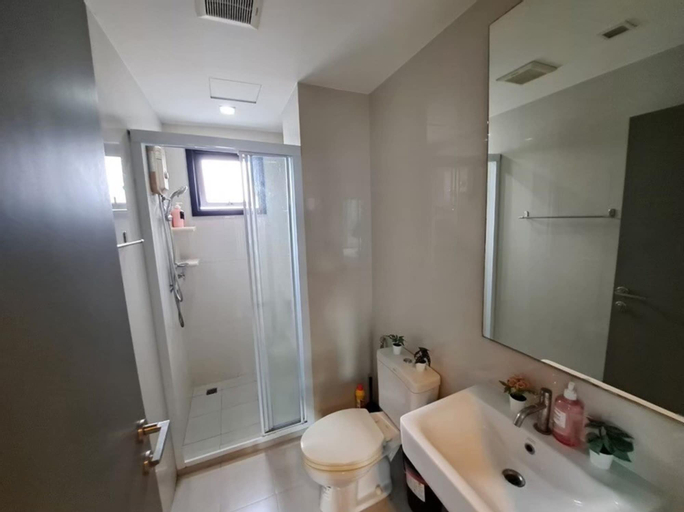 Bathroom 10