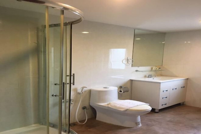Bathroom 12