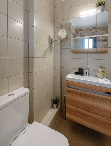 Bathroom 3, Cheli apartments by Airstay, Attica