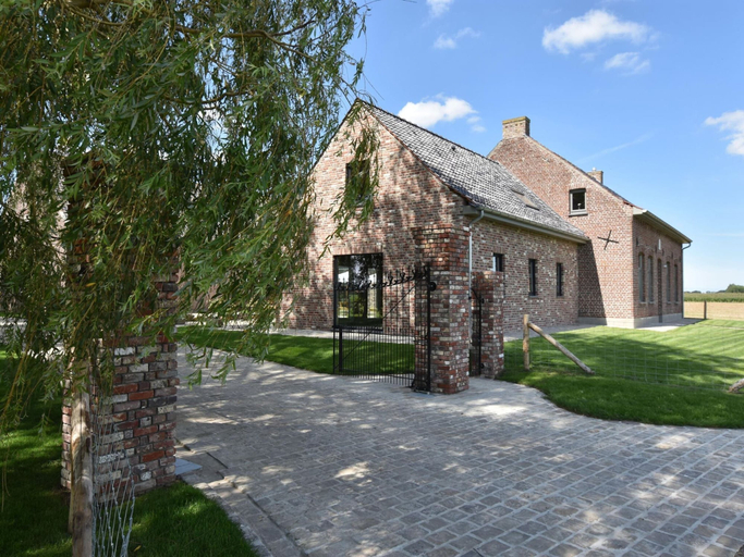 Exterior 2, Holiday Home With Pond in Poperinge, West-Vlaanderen
