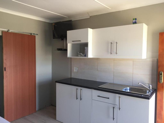 Radies Bed and Breakfast, Chris Hani