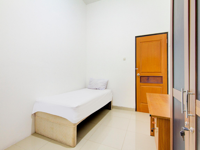 Bedroom, OYO Life 89990 Kost Waterfront 75 Sub, Surabaya