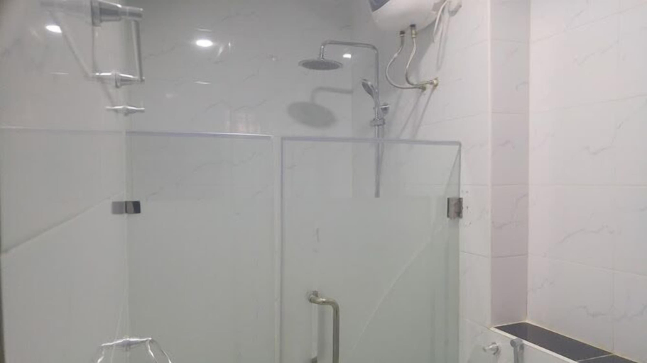 Bathroom 4, Luxurious Hotel and Apartment-Marshall, Fagge