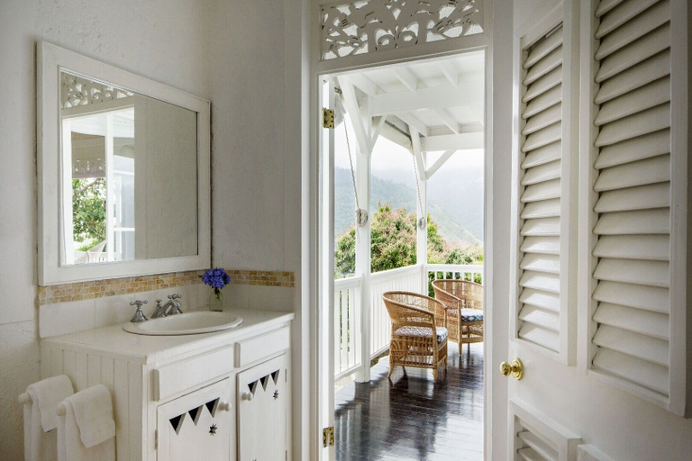 Bathroom, Strawberry Hill