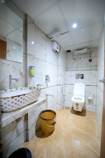 Bathroom 3, N.M. Hotel, Mumbai Suburban