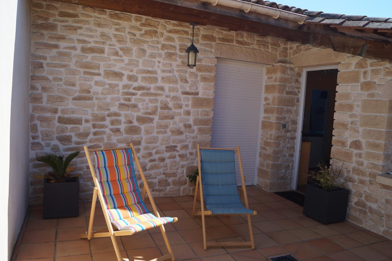 Others 5, Chateau Le Livey, Gironde