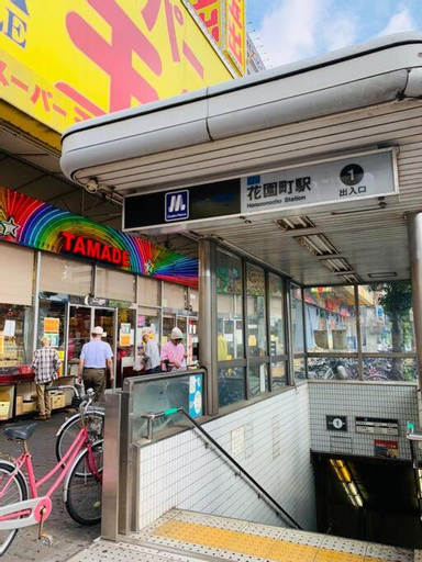 3 independent rooms in a single-family villa for up to 12 people (3 separate wet and dry bathrooms), Osaka