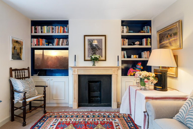 Others 4, Bright & Cosy Gem ~ Battersea Park View ~ King Bed, London