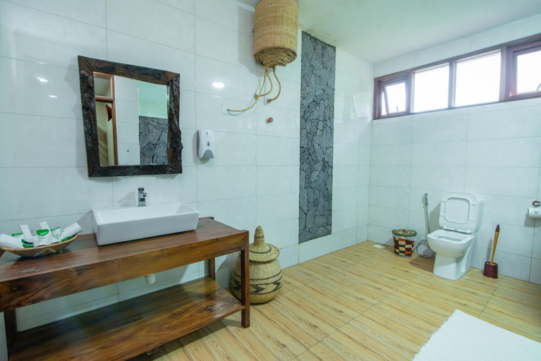 Bathroom 2, Gorilla Leisure Lodge, Kisoro