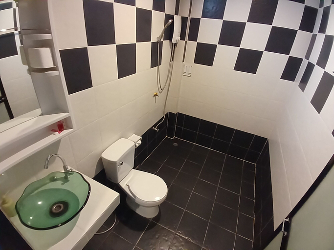 Bathroom 3, The Last Paradise, Ko Lanta