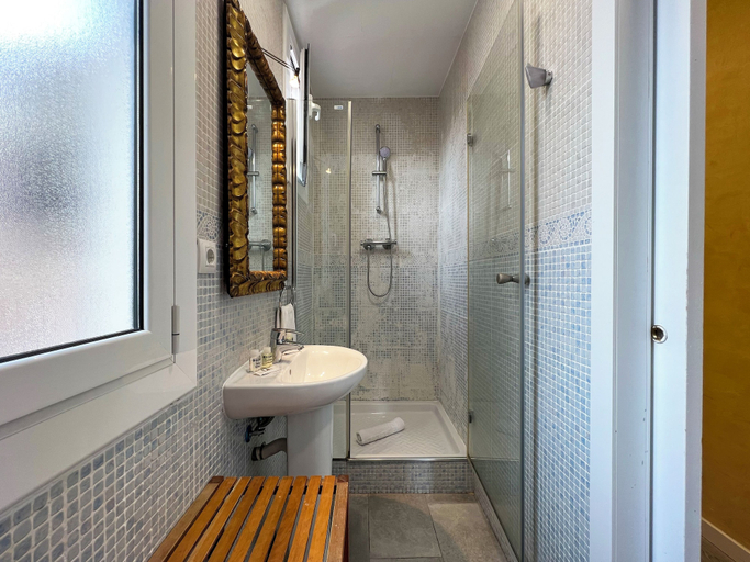Bathroom 4, Stay U-nique Apartments Fontrodona, Barcelona