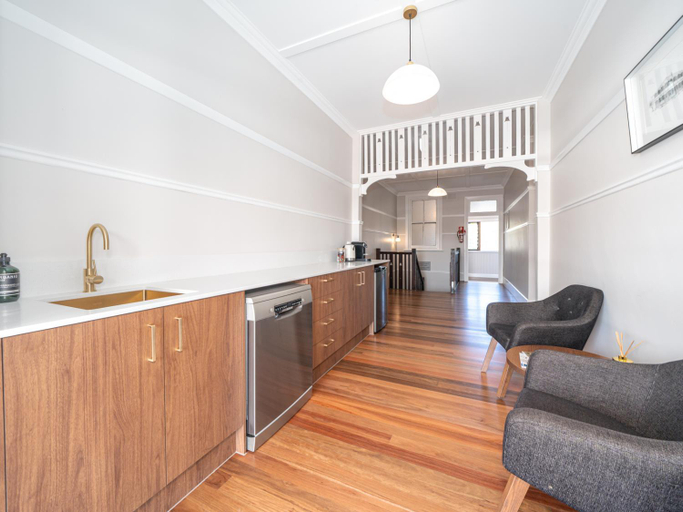 Others 5, Royal Hotel Kew, Port Macquarie-Hastings - Pt B