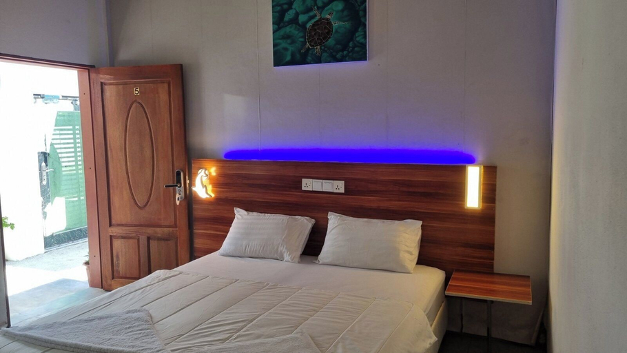 Bedroom 2, Avanti Surf & Stay