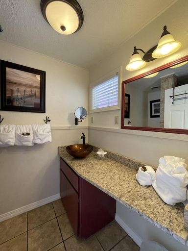Bathroom 2, Mountain Harbor studio on Lake Ouachita,, Montgomery