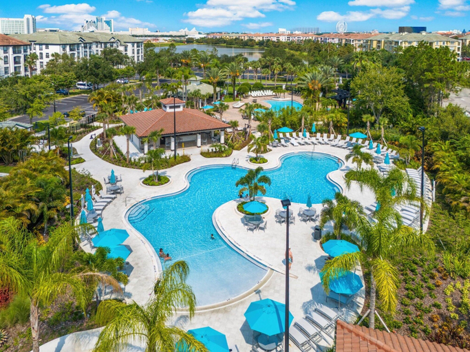 Sport & Beauty 3, Casa Toscana Deluxe 3 Bedroom Condo by RedAwning, Orange