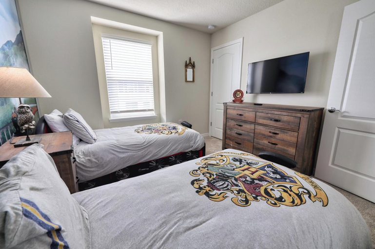 Bedroom 3, 5 Bed Luxury Solterra Resort Holiday Home, Polk