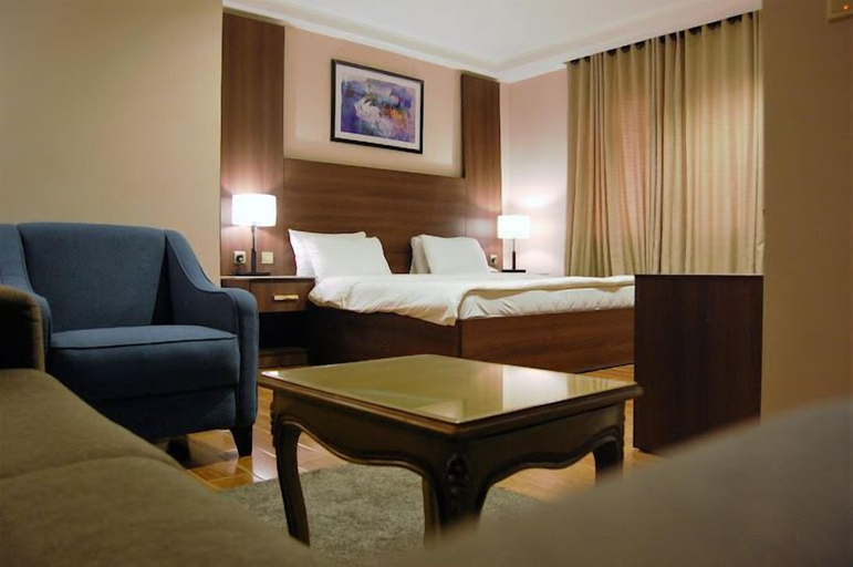 Bedroom 3, Continental Hotel by R&K Suites, Fagge