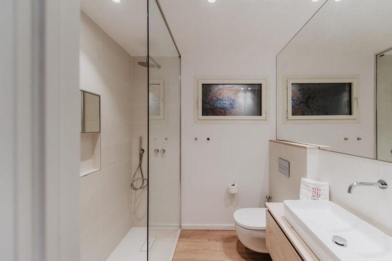 Bathroom 2, Petit Luxe Volta Apartaments, Barcelona