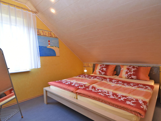 Bedroom 3, Quiet Apartment in Merlsheim With Balcony, Höxter