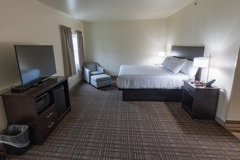 Bedroom 2, Cobblestone Inn and Suites Sheldon, O'Brien