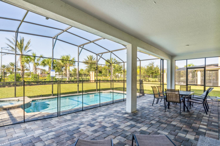 Elegant 9-bedroom Villa Close To Disney! villa, Osceola