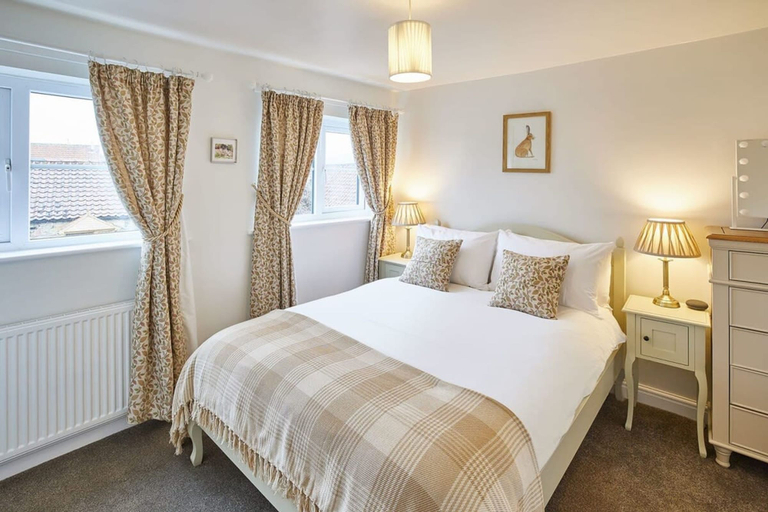 Bedroom 1, Host Stay Willow Cottage, North Yorkshire