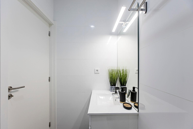 Bathroom 3, 150 Rivoli Apartments by LovelyStay, Porto