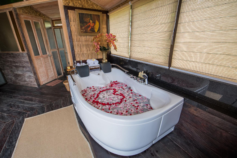 Bathroom 14