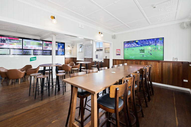 Food & Drinks 2, Royal Hotel Kew, Port Macquarie-Hastings - Pt B
