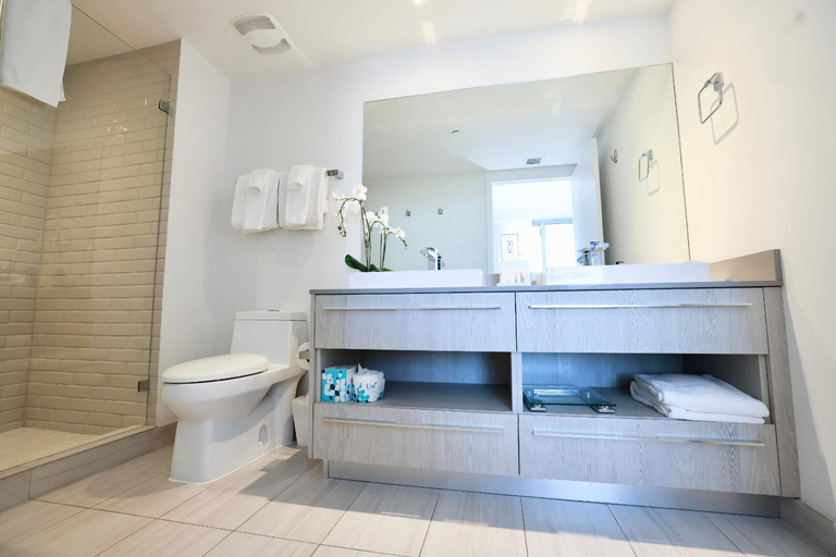 Bedroom 4, Zen Beach House Luxury 1-Bedroom Intracoastal Views, Broward